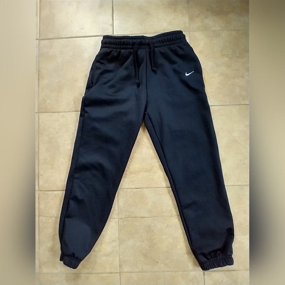 Nike Therma fit joggers, Women's Small